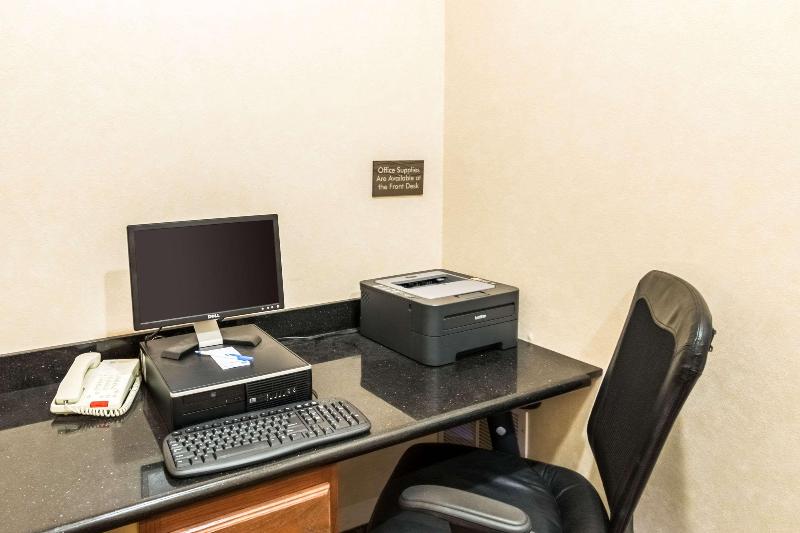 Отель Baymont Inn & Suites By Wyndham Glen Rose