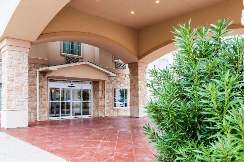 Отель Baymont Inn & Suites By Wyndham Glen Rose