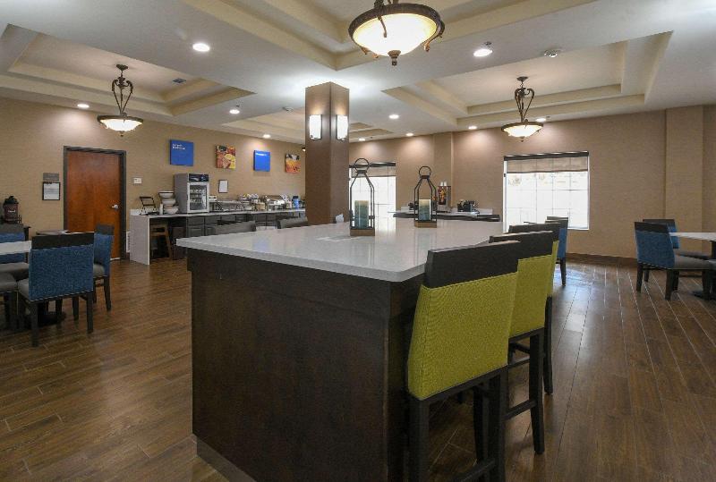 Отель Baymont Inn & Suites By Wyndham Glen Rose