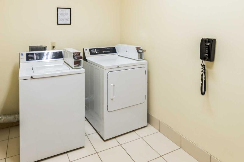 Отель Baymont Inn & Suites By Wyndham Glen Rose