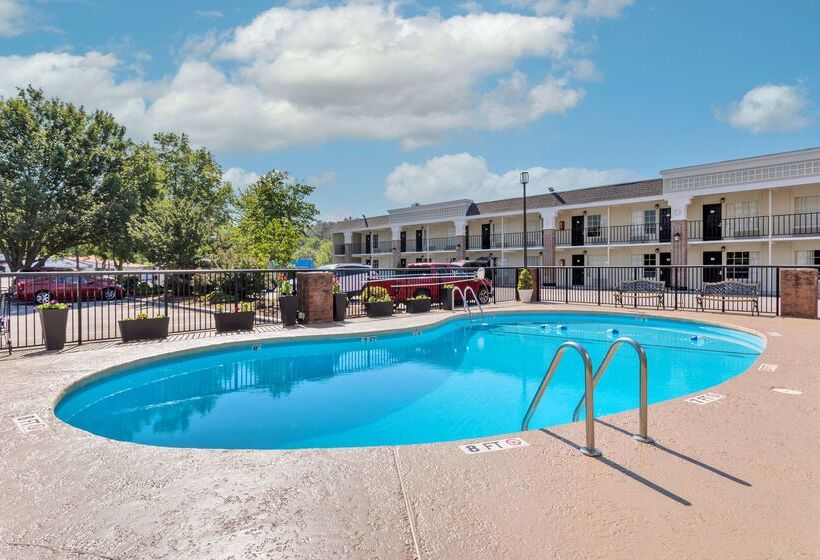 בית מלון כפרי Best Western Hendersonville Inn