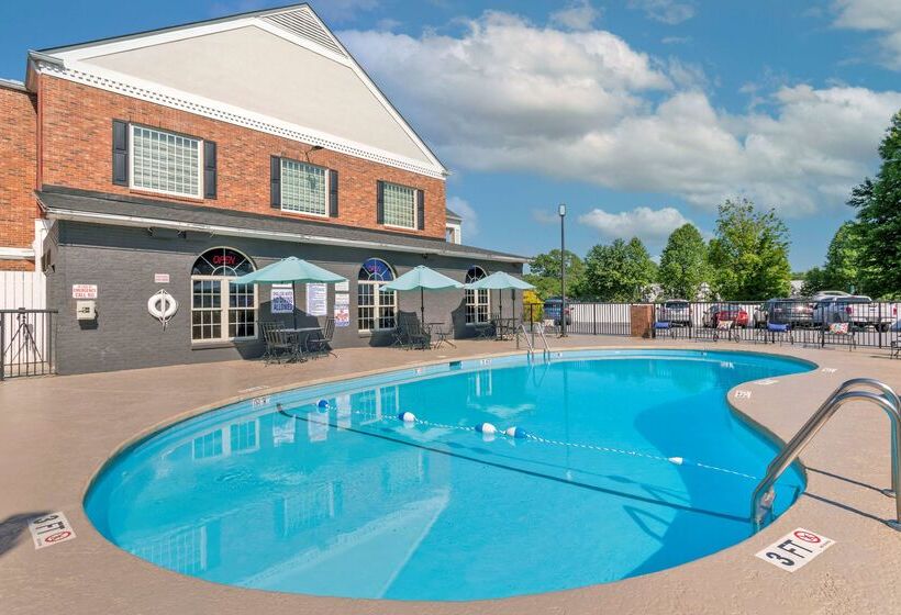 בית מלון כפרי Best Western Hendersonville Inn