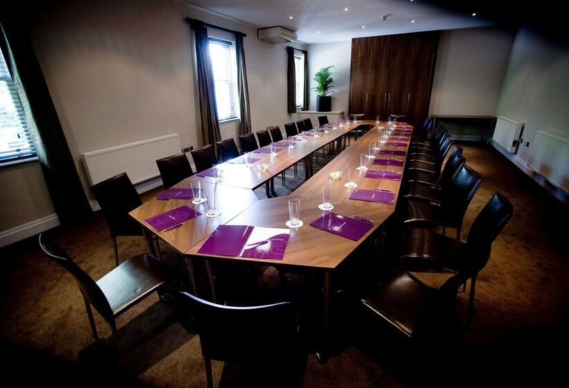 בית מלון כפרי Best Western Plus Aston Hall