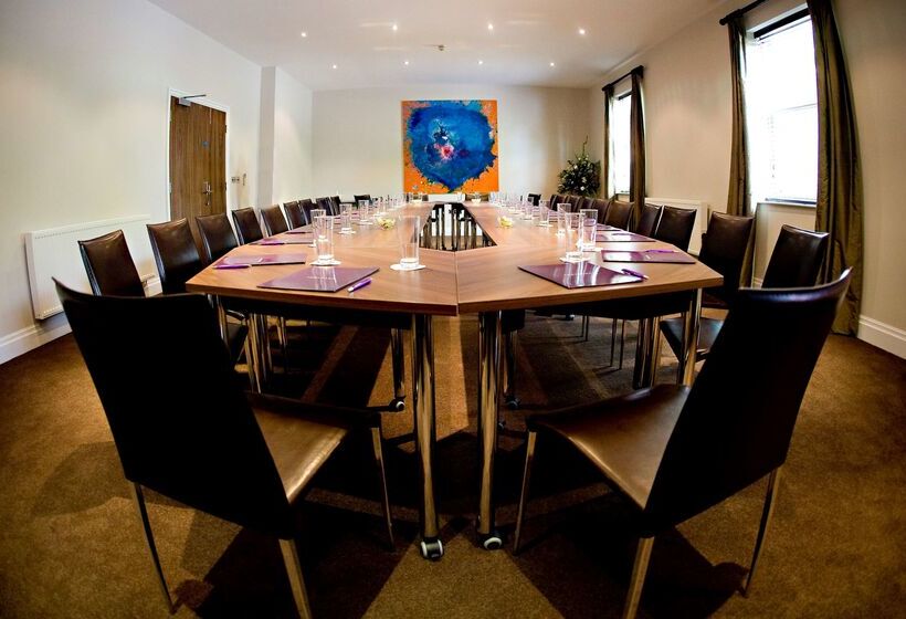 בית מלון כפרי Best Western Plus Aston Hall