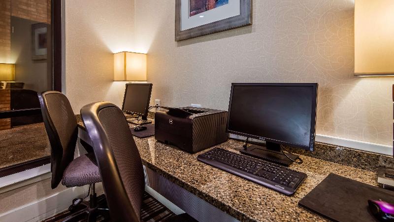 Отель Best Western Plus Philadelphia Airport South At Widener University