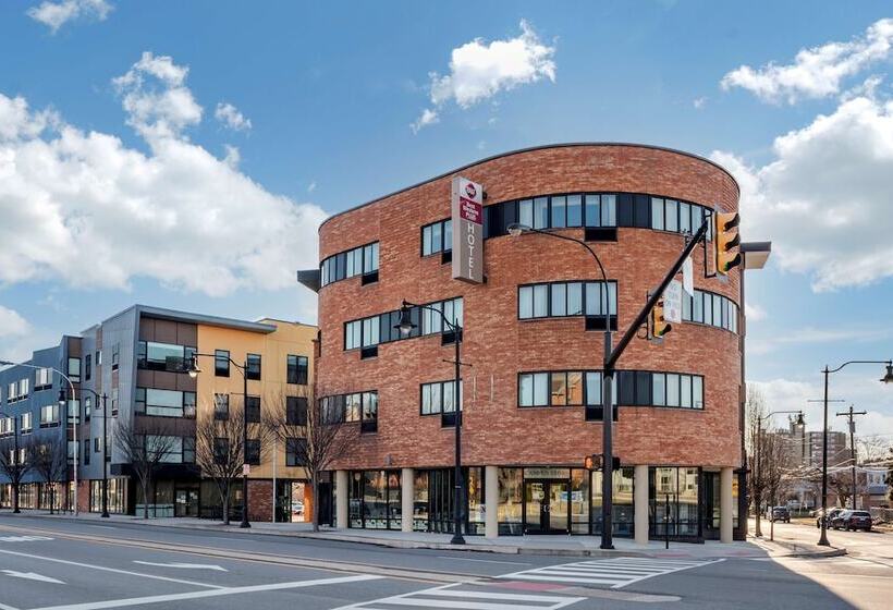Отель Best Western Plus Philadelphia Airport South At Widener University