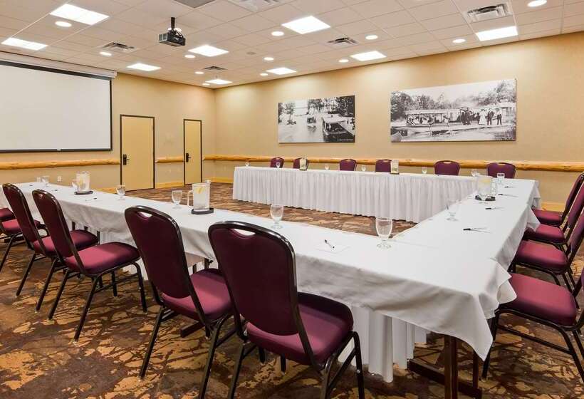 בית מלון כפרי Best Western Premier The Lodge On Lake Detroit