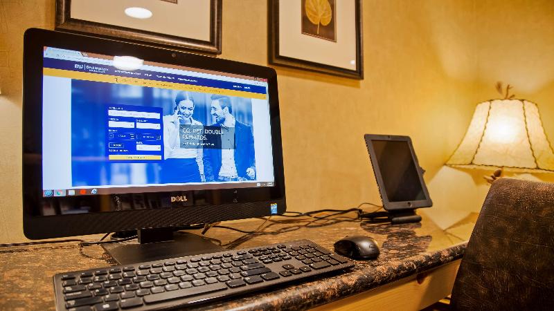 בית מלון כפרי Best Western Premier The Lodge On Lake Detroit