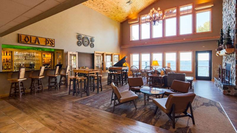 בית מלון כפרי Best Western Premier The Lodge On Lake Detroit