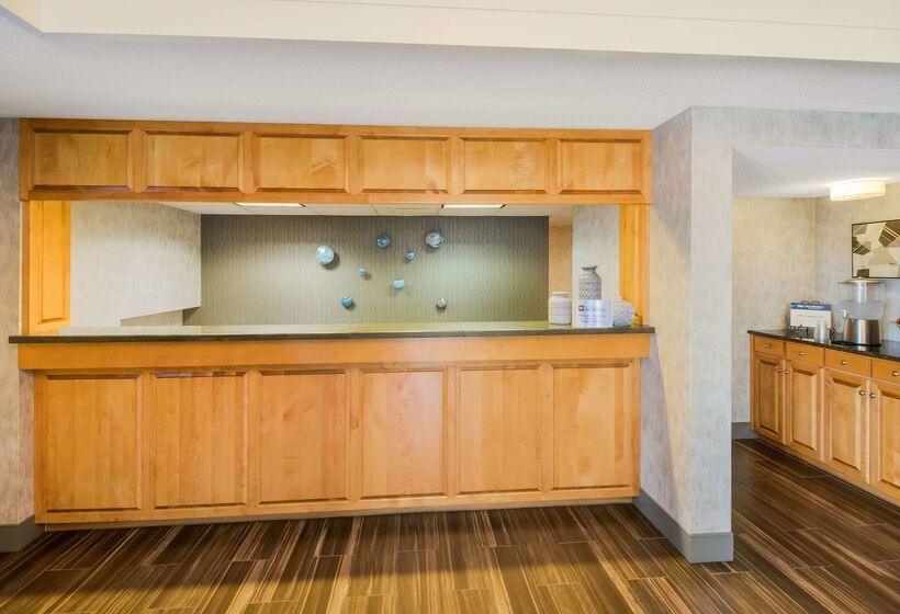 בית מלון כפרי Best Western University Inn