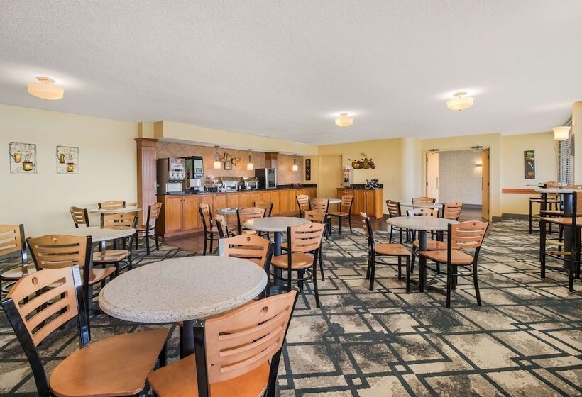 בית מלון כפרי Best Western University Inn