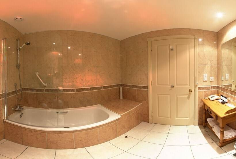 Отель Brook Lodge Boutique