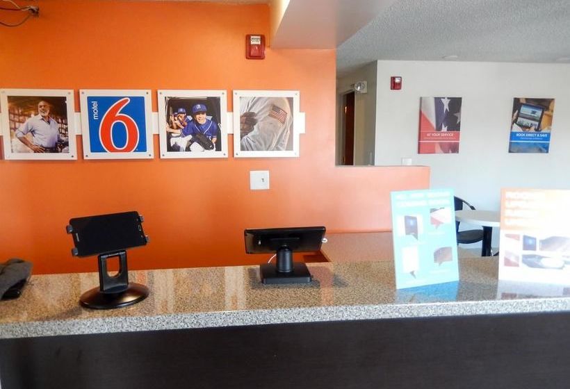 בית מלון כפרי Budget Inn Columbus West