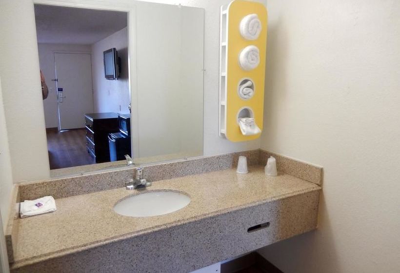 בית מלון כפרי Budget Inn Columbus West