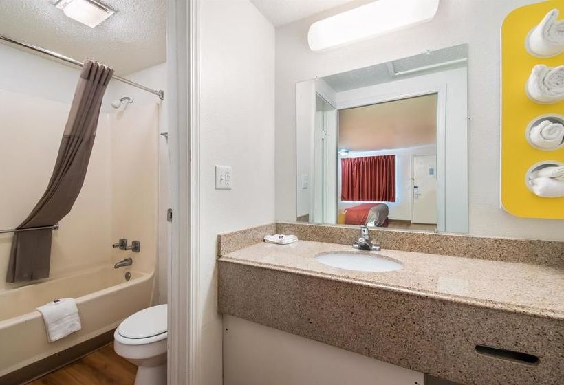 בית מלון כפרי Budget Inn Columbus West