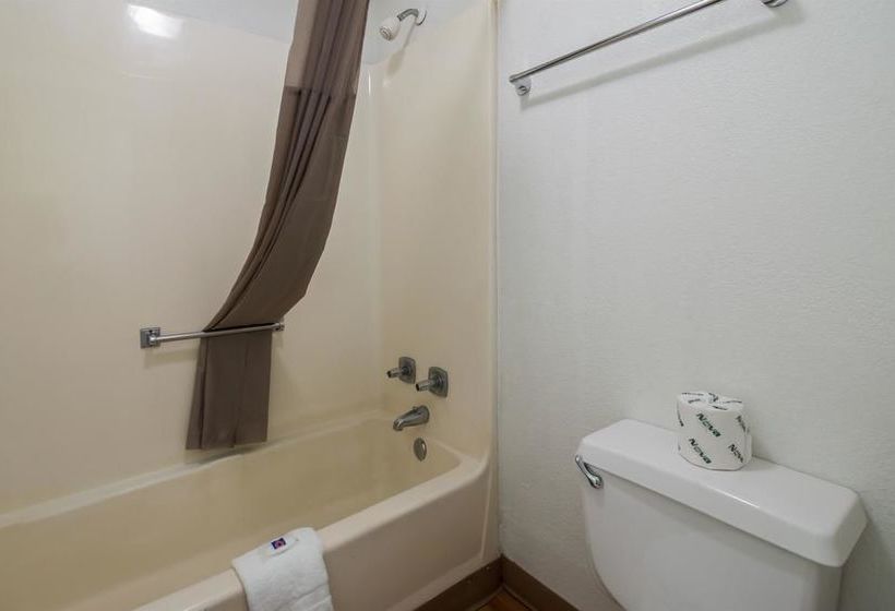 בית מלון כפרי Budget Inn Columbus West