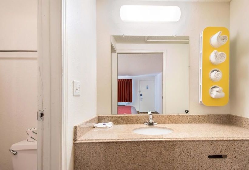 בית מלון כפרי Budget Inn Columbus West