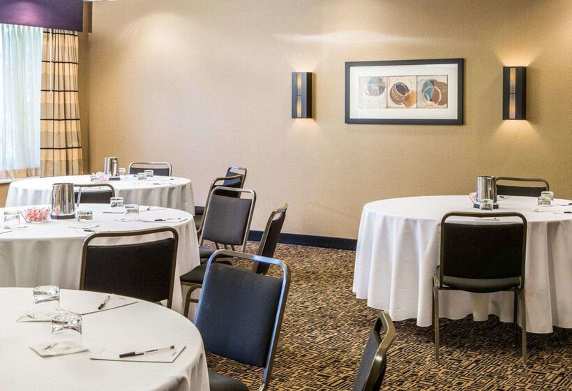 Cambria Hotel Traverse City