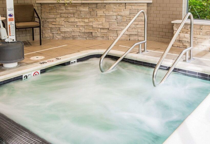 Cambria Hotel Traverse City