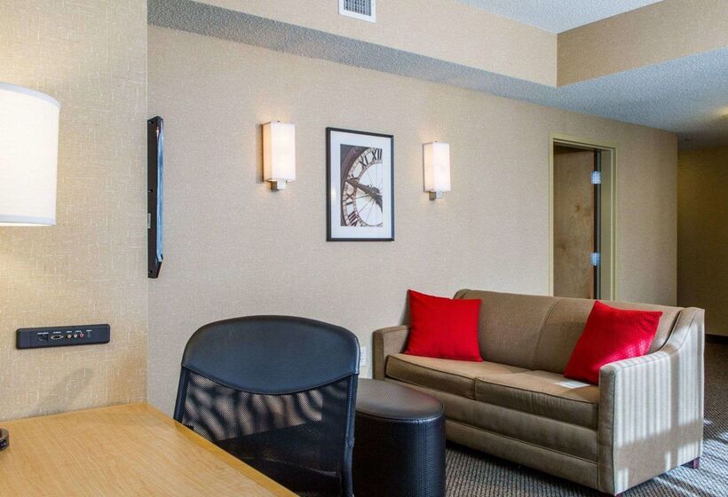 Cambria Hotel Traverse City