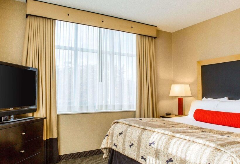 Cambria Hotel Traverse City