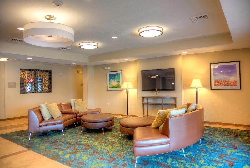 هتل Candlewood Suites Alexandria, An Ihg