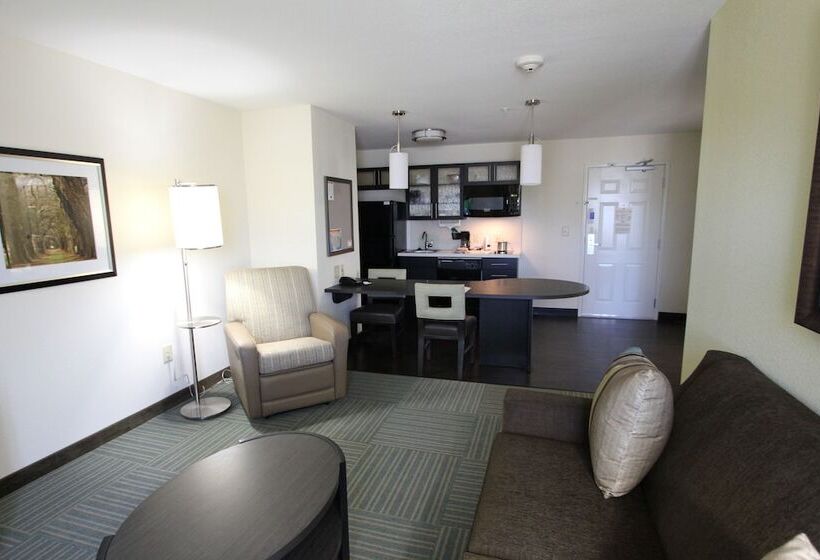 Отель Candlewood Suites Greenville, An Ihg