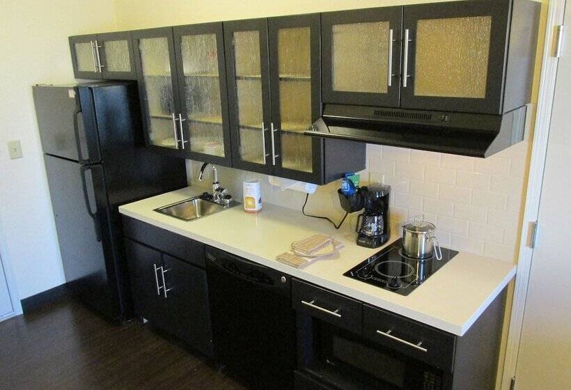 Отель Candlewood Suites Greenville, An Ihg