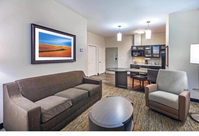 Отель Candlewood Suites Midland, An Ihg