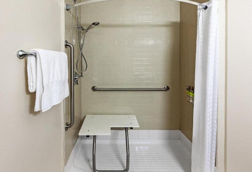 Отель Candlewood Suites Midland, An Ihg