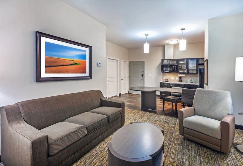 Отель Candlewood Suites Midland, An Ihg