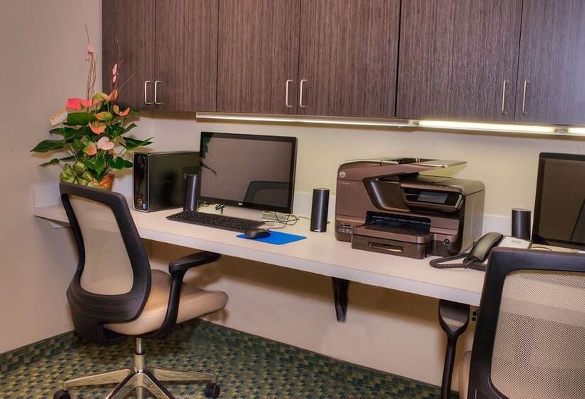 בית מלון כפרי Candlewood Suites Sioux City   Southern Hills, An Ihg