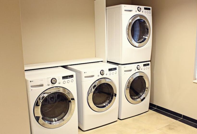 בית מלון כפרי Candlewood Suites Sioux City   Southern Hills, An Ihg