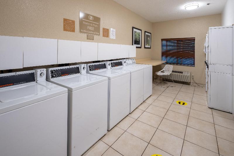 هتل Candlewood Suites Windsor Locks, An Ihg