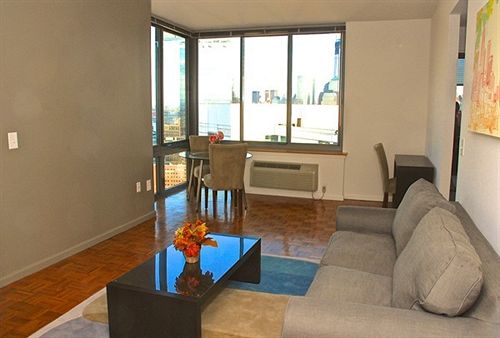 ホテル Churchill At 50 Columbus