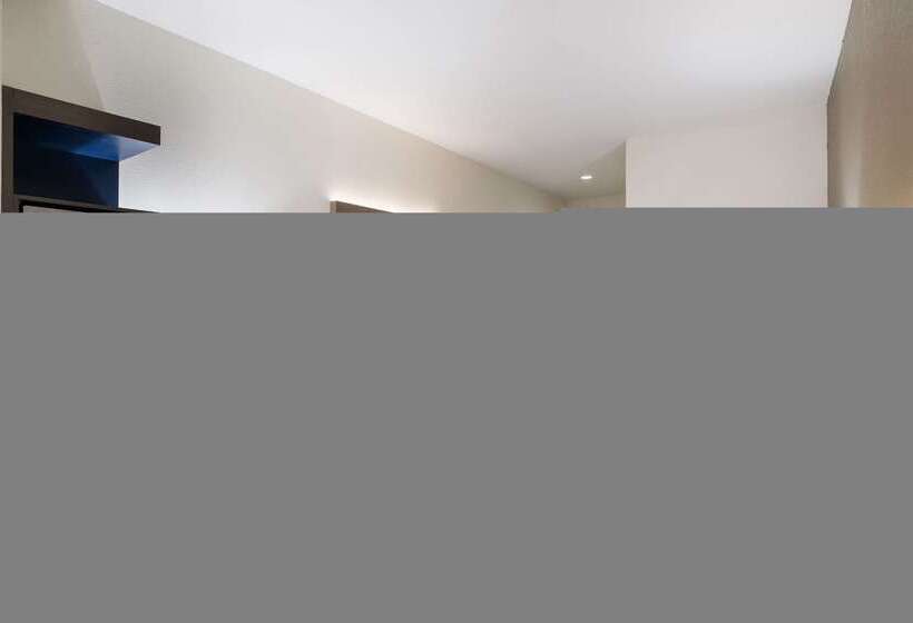 Отель Comfort Inn & Suites Victoria North