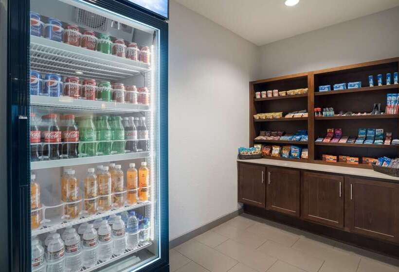 Отель Comfort Inn & Suites Victoria North