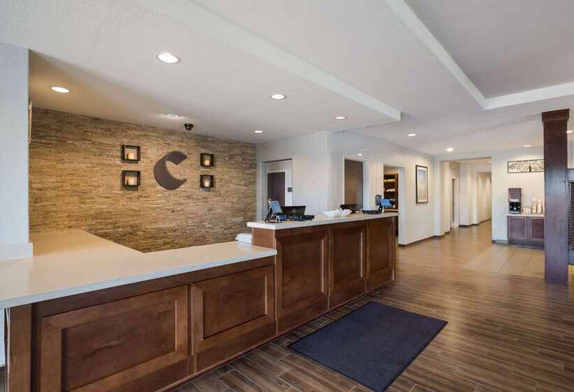 Отель Comfort Inn & Suites Victoria North