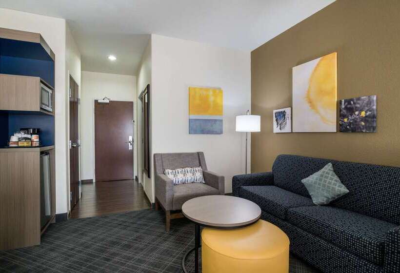 Отель Comfort Inn & Suites Victoria North