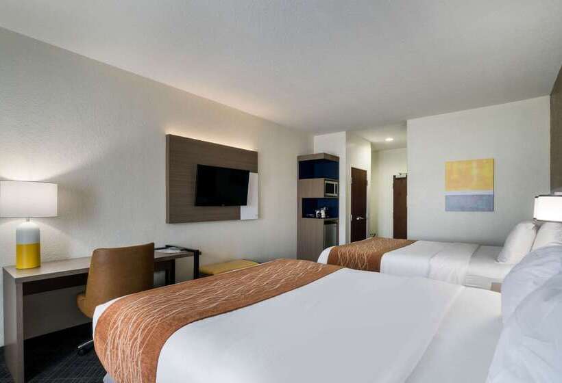 Отель Comfort Inn & Suites Victoria North