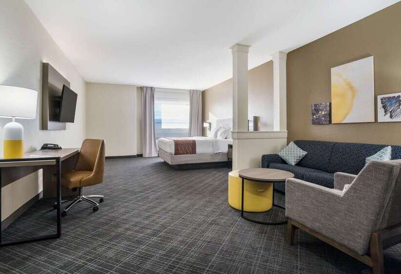 Отель Comfort Inn & Suites Victoria North