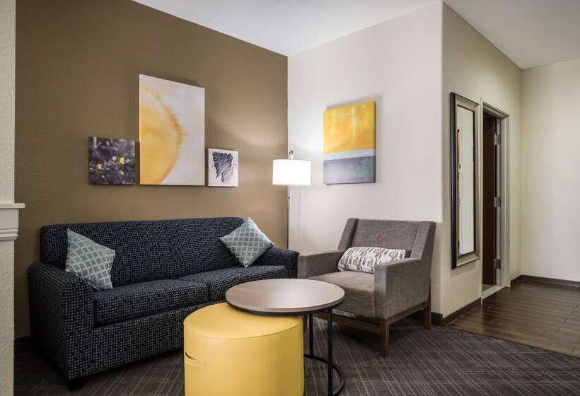 Отель Comfort Inn & Suites Victoria North