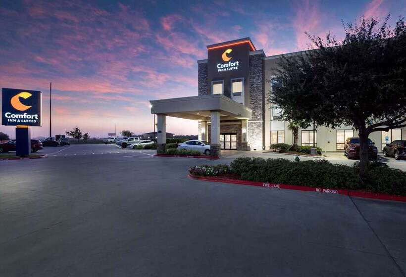 Отель Comfort Inn & Suites Victoria North