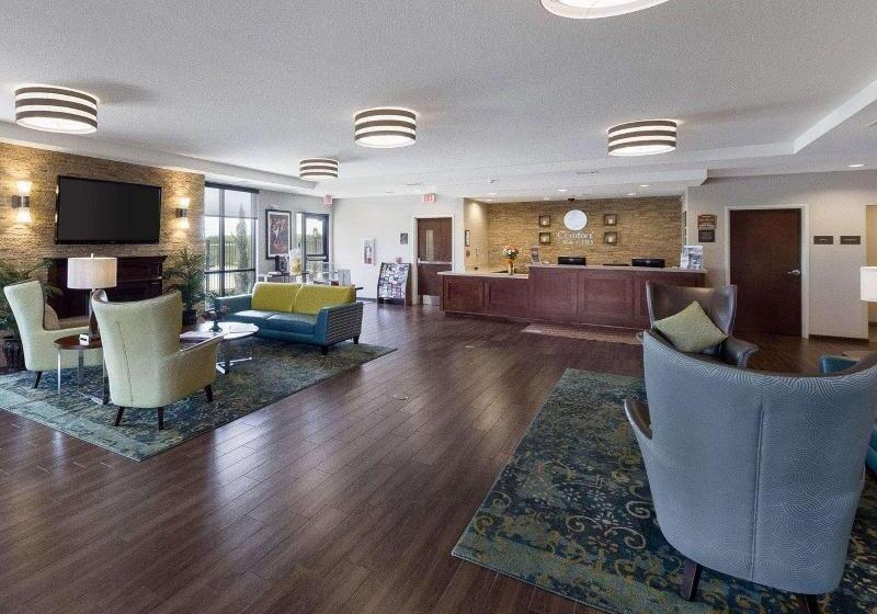 Отель Comfort Inn & Suites Victoria North