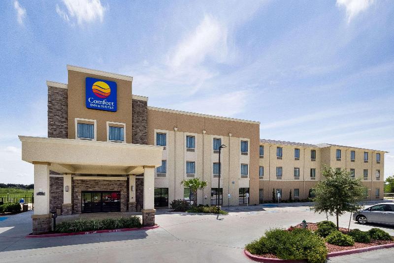 Отель Comfort Inn & Suites Victoria North