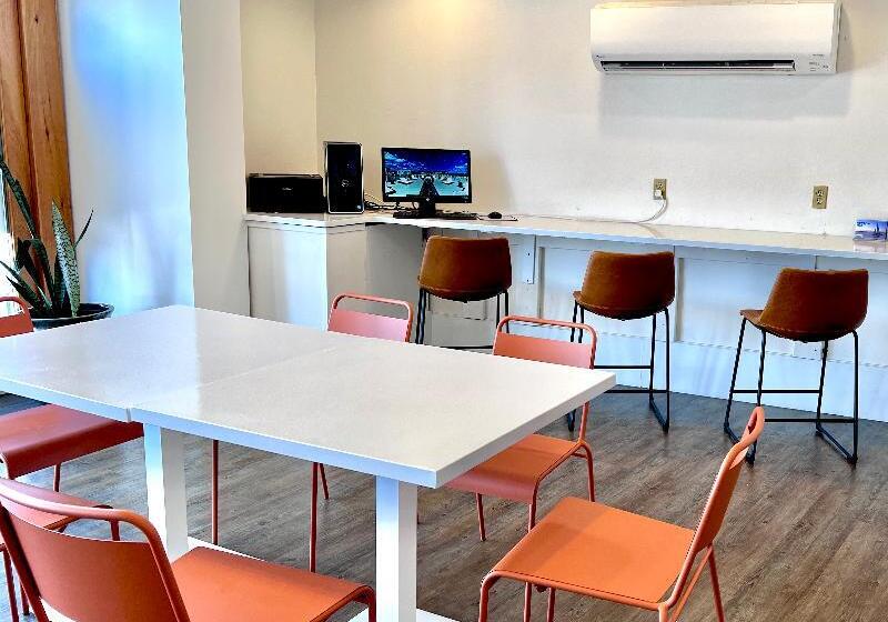 Отель Comfort Inn At Newport Beach Middletown