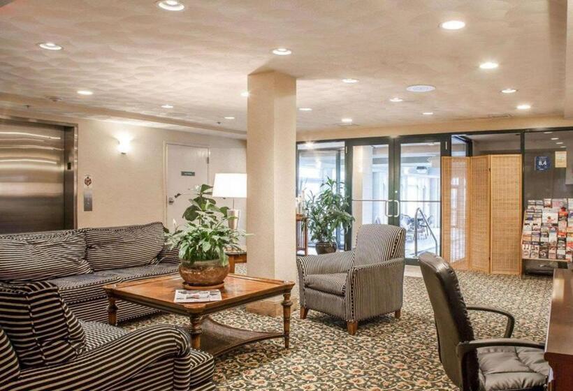 Отель Comfort Inn At Newport Beach Middletown