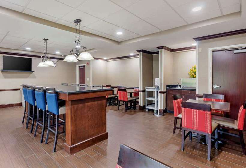 فندق Comfort Inn & Suites Hillsville I77