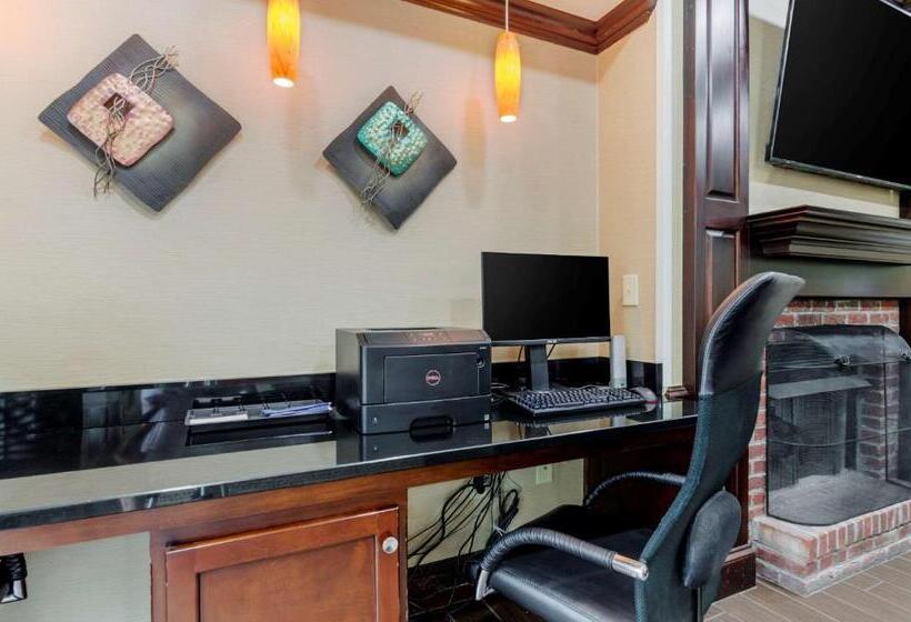 فندق Comfort Inn & Suites Hillsville I77