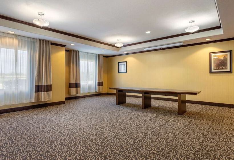 Отель Comfort Inn & Suites Navasota